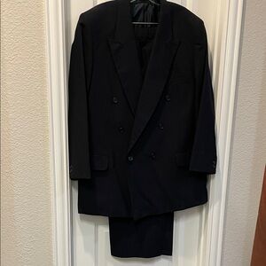 Elegant Men's Double-Breasted Suit